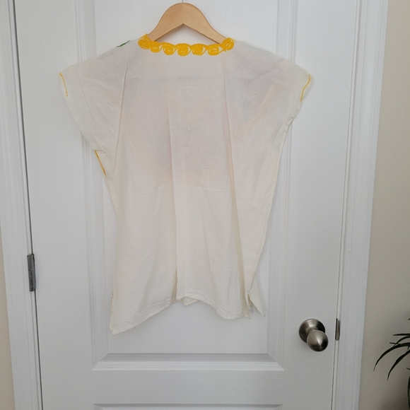 Final Sale! Traditional Mexican Top - Picture 2 of 3